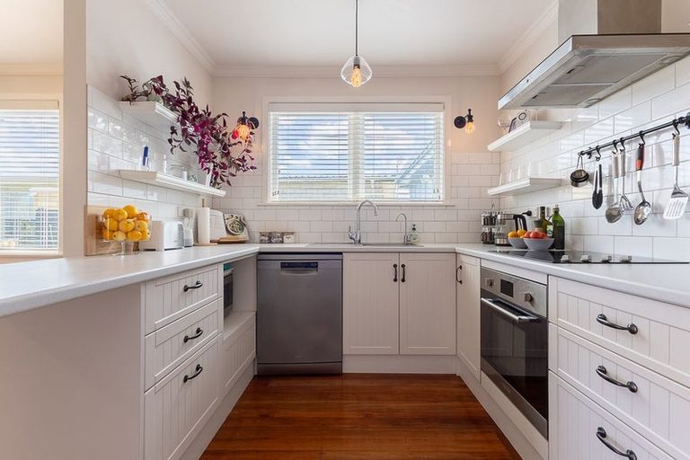 Photo of property in 27 Aorangi Road, Paraparaumu, 5032