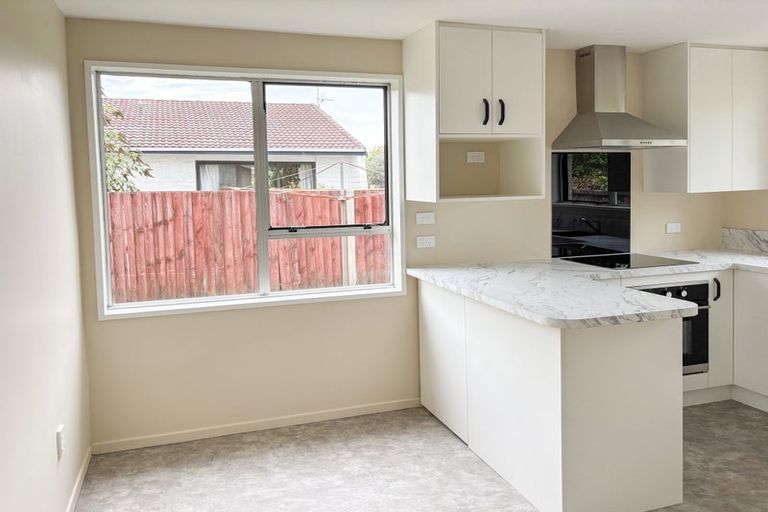 Photo of property in 2/42 Chipping Lane, Redwood, Christchurch, 8051