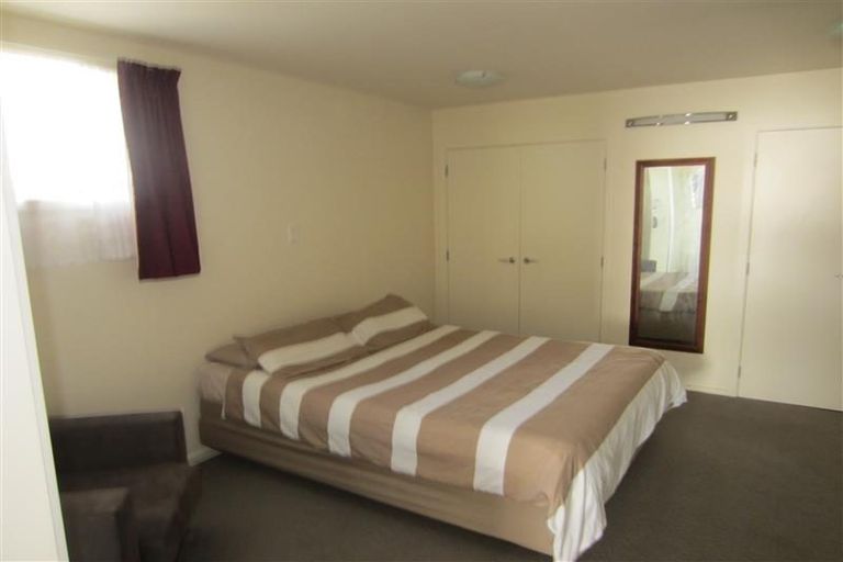 Photo of property in 5 Mexted Terrace, Tawa, Wellington, 5028