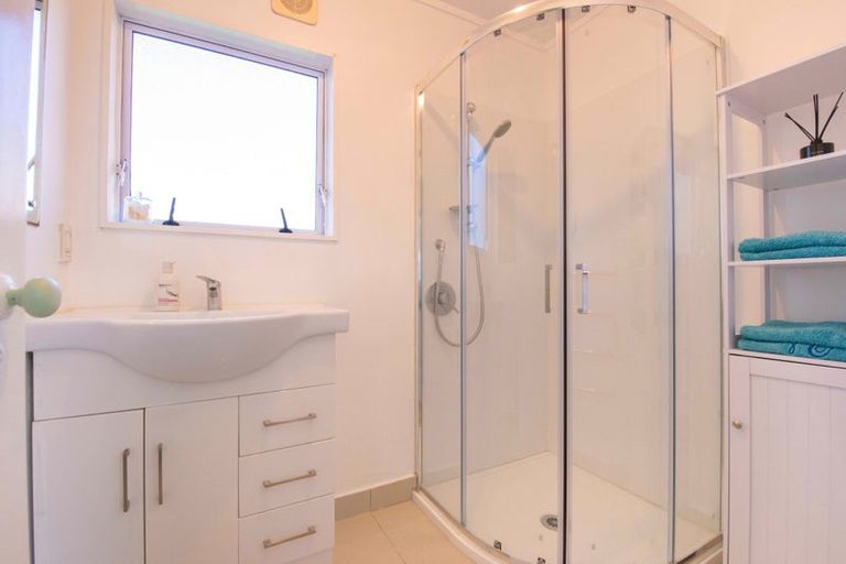 Photo of property in 1/616 Te Atatu Road, Te Atatu Peninsula, Auckland, 0610