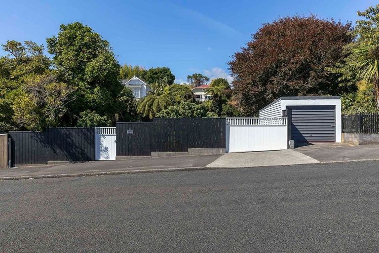 Photo of property in 107 Fulford Street, New Plymouth, 4310