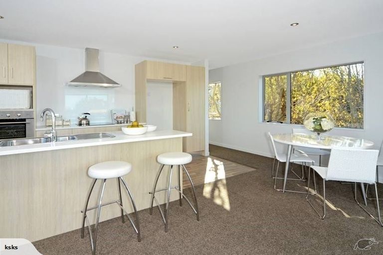 Photo of property in 557c Glenfield Road, Glenfield, Auckland, 0629