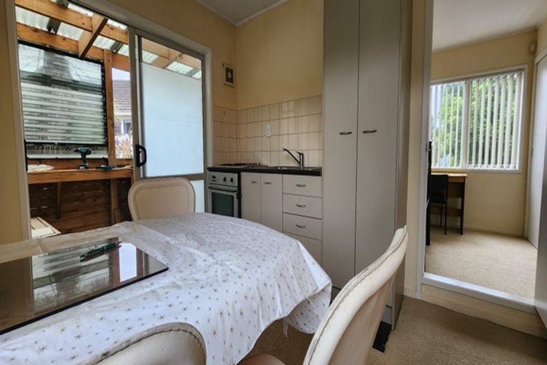 Photo of property in 11 Cobblestone Lane, Hillcrest, Auckland, 0627