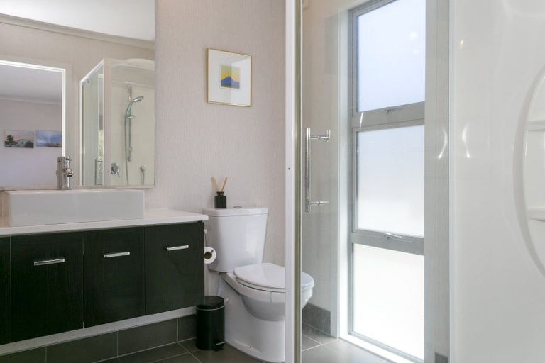 Photo of property in 27 Loch Views Road, Acacia Bay, Taupo, 3385