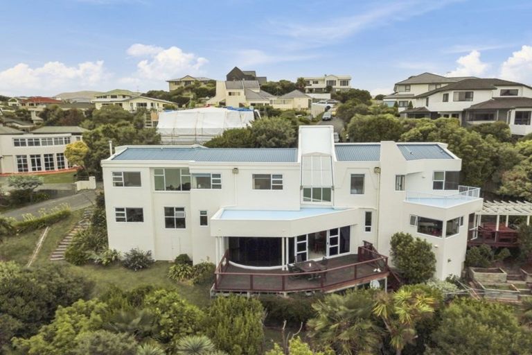 Photo of property in 28 Molyneux Close, Whitby, Porirua, 5024