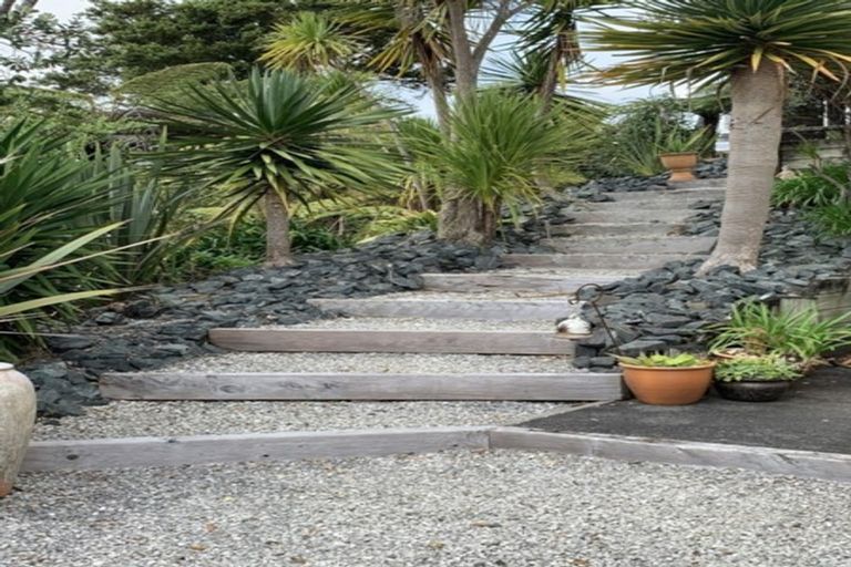 Photo of property in 17 Maori Hut Road, Red Beach, 0932