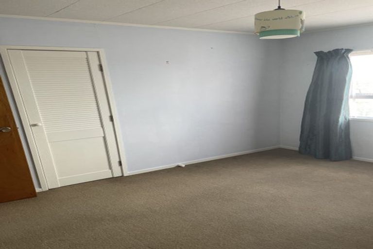 Photo of property in 11 Santiago Crescent, Unsworth Heights, Auckland, 0632