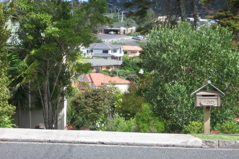 Photo of property in 2/30 Sunset Road, Unsworth Heights, Auckland, 0632