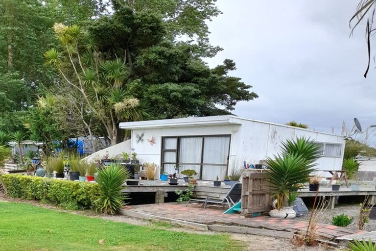 Photo of property in 341 Gallie Road, Matakohe, 0594