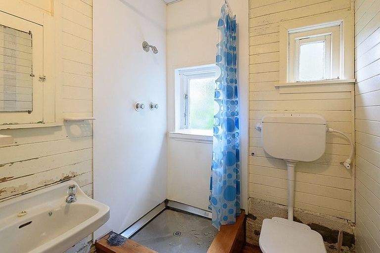 Photo of property in 33 Bentinck Avenue, Strathmore Park, Wellington, 6022