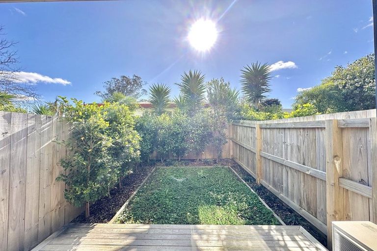 Photo of property in 5/644 Te Atatu Road, Te Atatu Peninsula, Auckland, 0610
