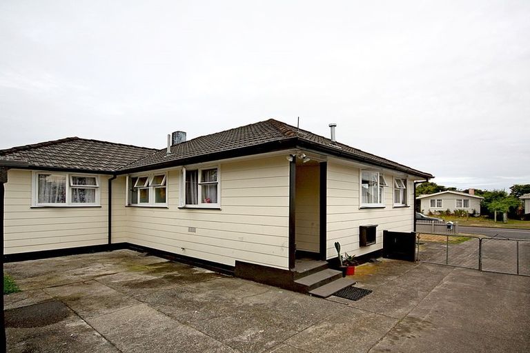 Photo of property in 13 Hinemoa Street, Levin, 5510