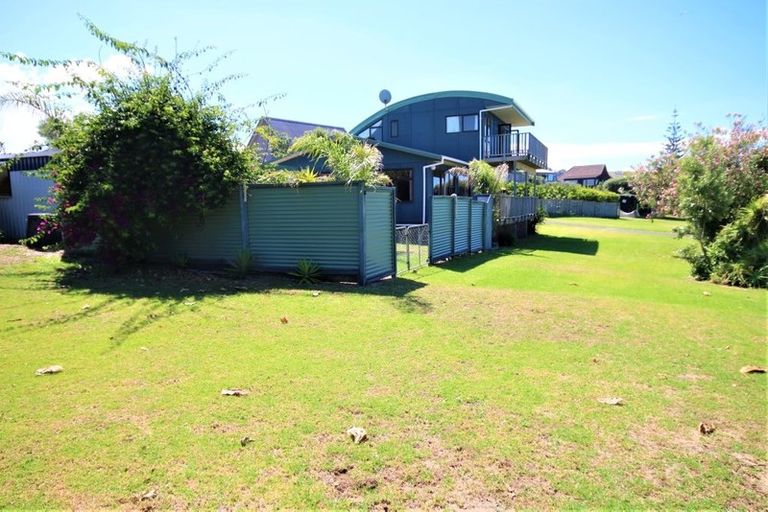 Photo of property in 23 Kon Tiki Road, Whiritoa, Whangamata, 3691