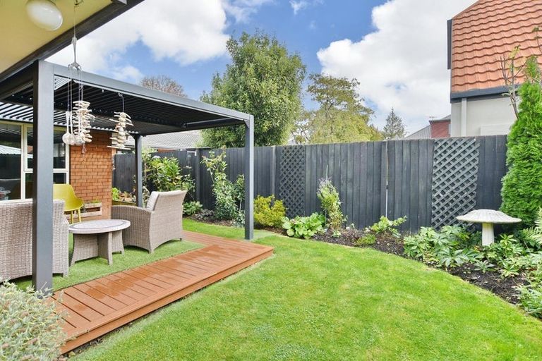 Photo of property in 2/43 Kedleston Drive, Avonhead, Christchurch, 8042
