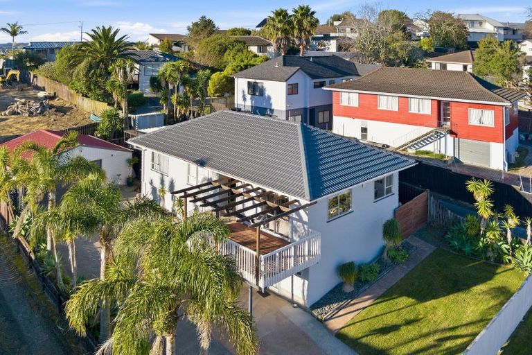 Photo of property in 12 Pahi Place, West Harbour, Auckland, 0618