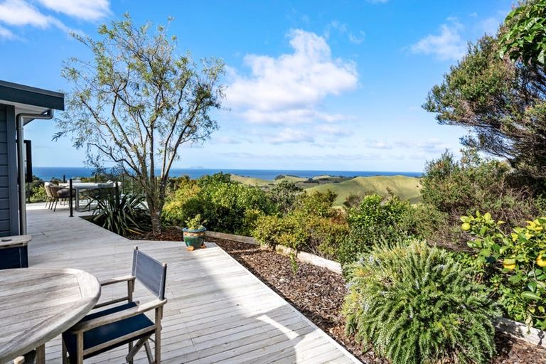 Photo of property in 347 Rockell Road, Whananaki, Hikurangi, 0181