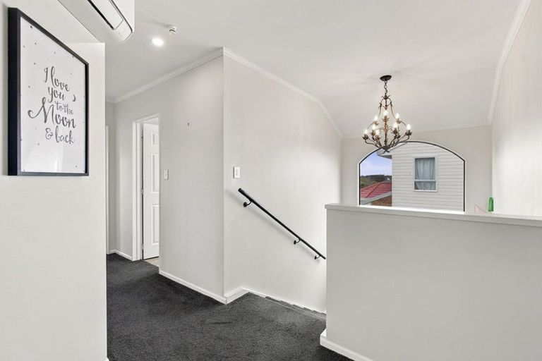 Photo of property in 9 Sandel Rise, Merrilands, New Plymouth, 4312