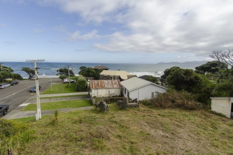 Photo of property in 1 Wellington Road, Paekakariki, 5034