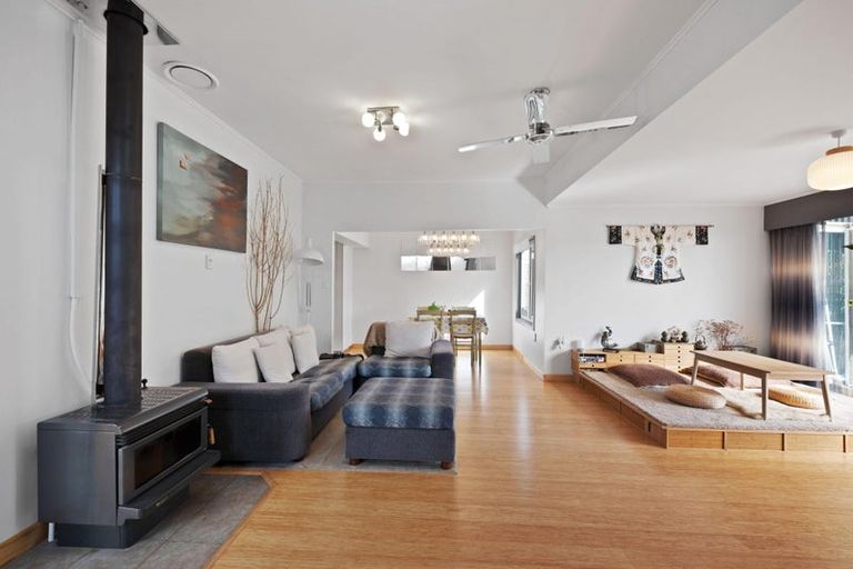 Photo of property in 60 Beach Road, Mellons Bay, Auckland, 2014