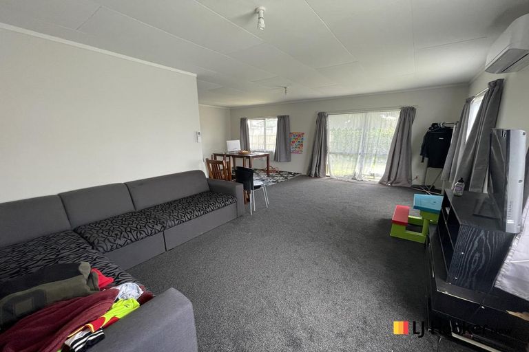 Photo of property in 2/5 Solveig Place, Randwick Park, Auckland, 2105