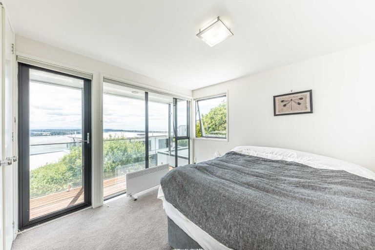 Photo of property in 9 Inverness Lane, Redcliffs, Christchurch, 8081