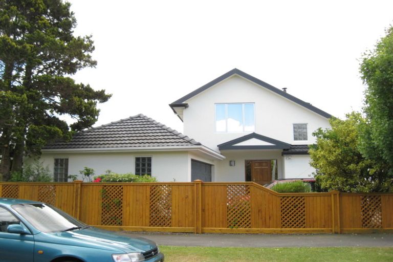 Photo of property in 16 Mappleton Avenue, Burnside, Christchurch, 8053