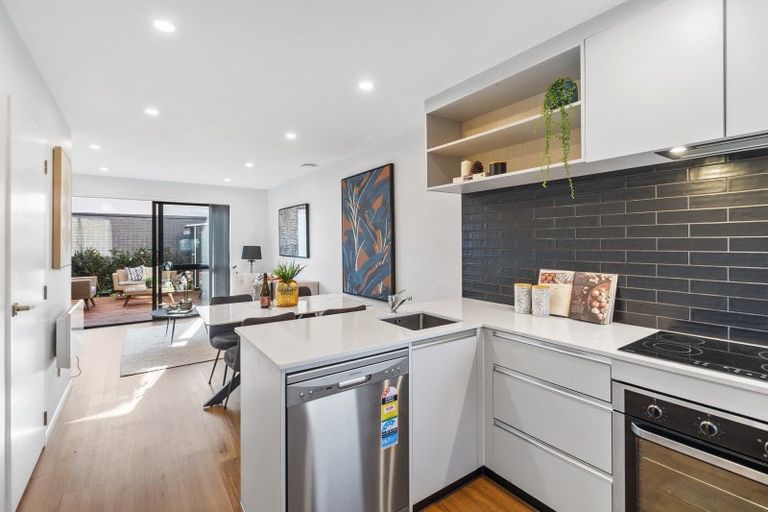 Photo of property in 2/119 Bruce Mclaren Road, Henderson, Auckland, 0612