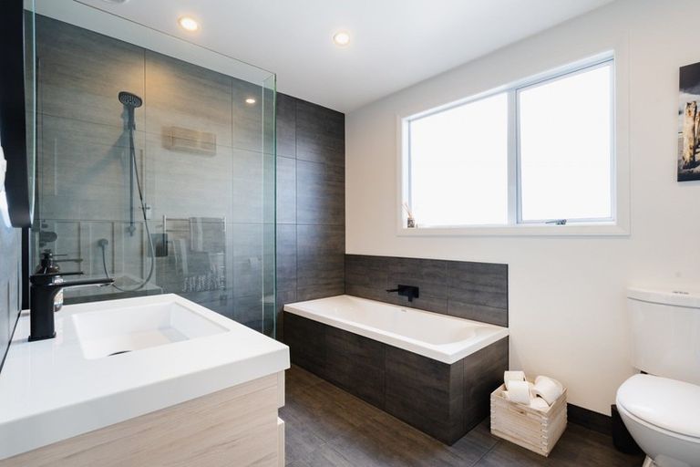 Photo of property in 166 Victoria Road, Saint Clair, Dunedin, 9012