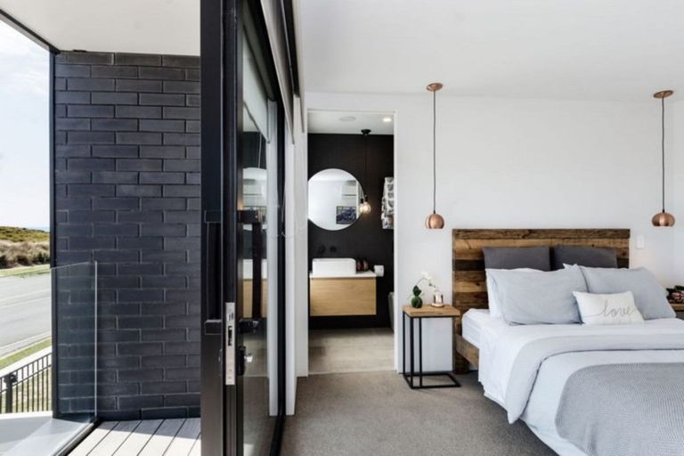 Photo of property in 211 Marine Parade, Mount Maunganui, 3116