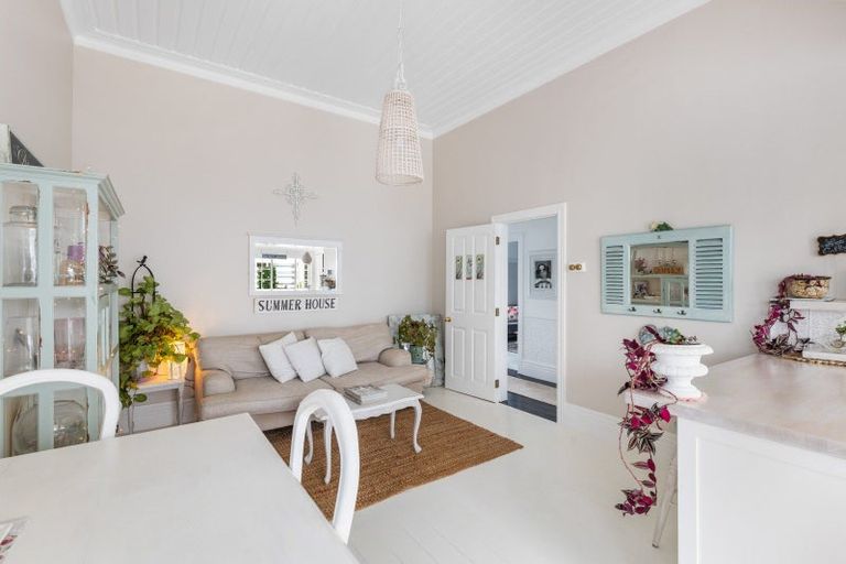 Photo of property in 32 Belt Road, Moturoa, New Plymouth, 4310