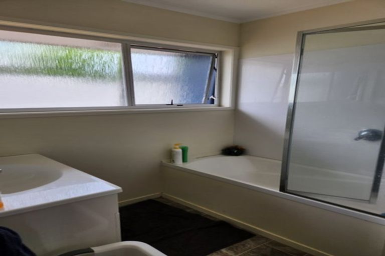 Photo of property in 8a Mccrystal Avenue, Bucklands Beach, Auckland, 2012