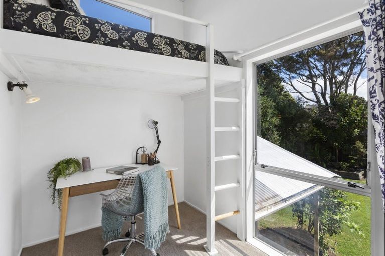 Photo of property in 8 Wiriana Place, Stanmore Bay, Whangaparaoa, 0932