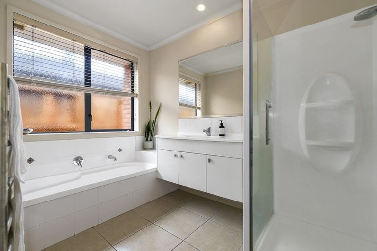 Photo of property in 42 Winchester Place, Rototuna North, Hamilton, 3210