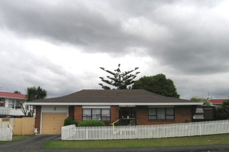 Photo of property in 1 Addison Drive, Glendene, Auckland, 0602