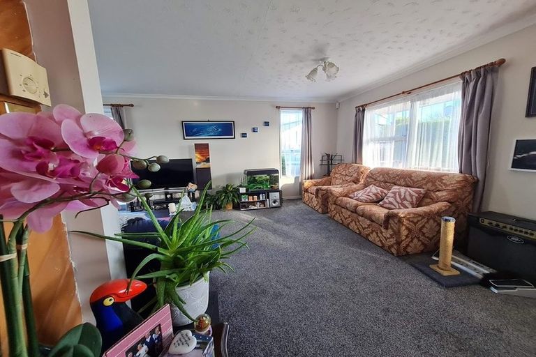 Photo of property in 18 Medina Crescent, Parklands, Christchurch, 8083