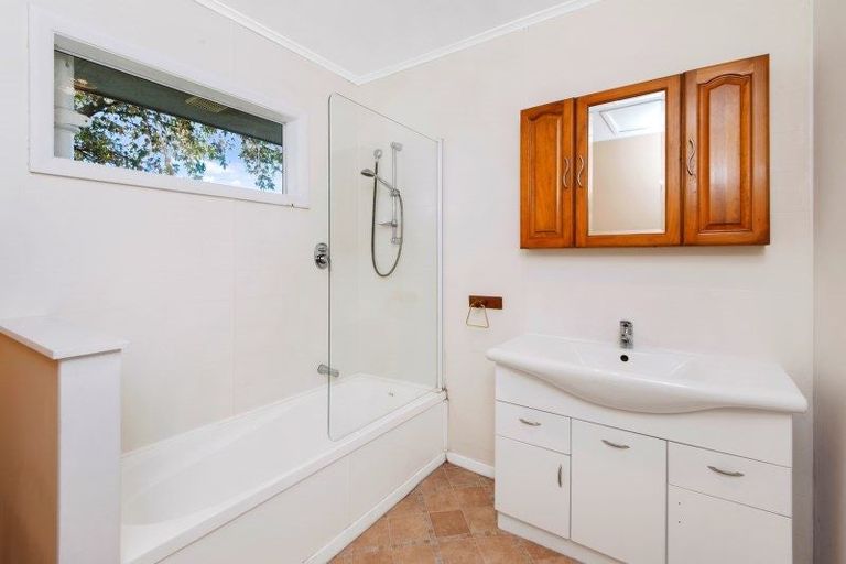 Photo of property in 26 Sutton Crescent, Papakura, 2110