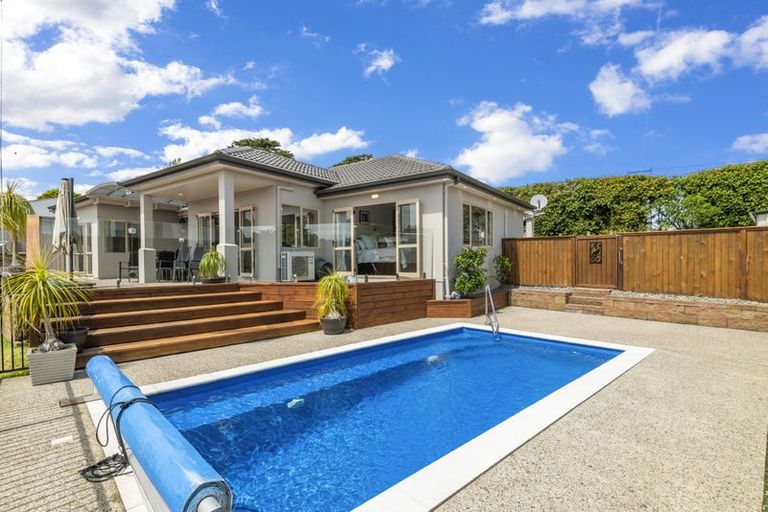 Photo of property in 8 Stonedge Lane, Rosedale, Auckland, 0632