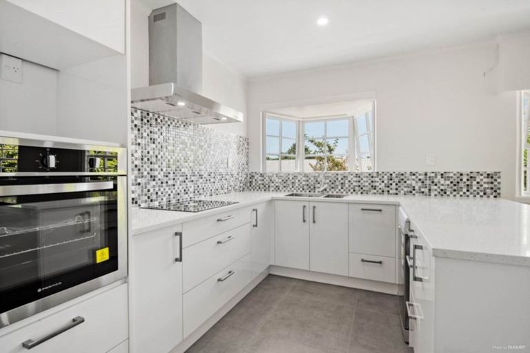 Photo of property in 5 Tiber Road, Forrest Hill, Auckland, 0620