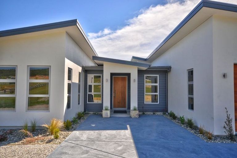 Photo of property in 7 Valley Crescent, Wanaka, 9305