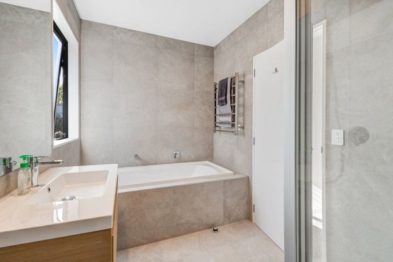 Photo of property in 28b Kukuwai Avenue, Red Beach, 0932