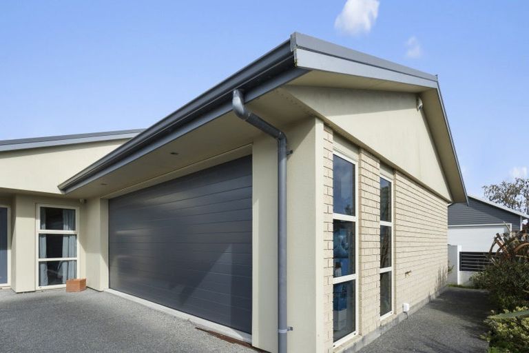 Photo of property in 12 Ruru Place, Levin, 5510
