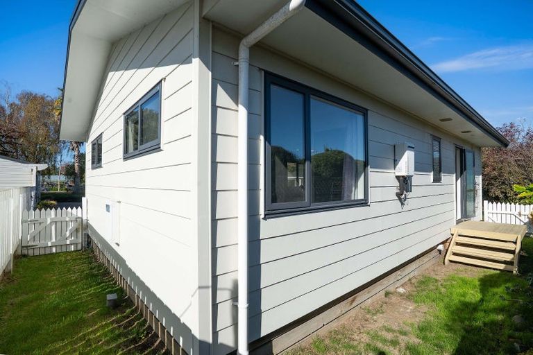 Photo of property in 229 Shakespeare Street, Leamington, Cambridge, 3432