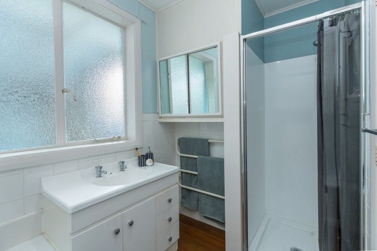 Photo of property in 118 Brandon Street, Featherston, 5710