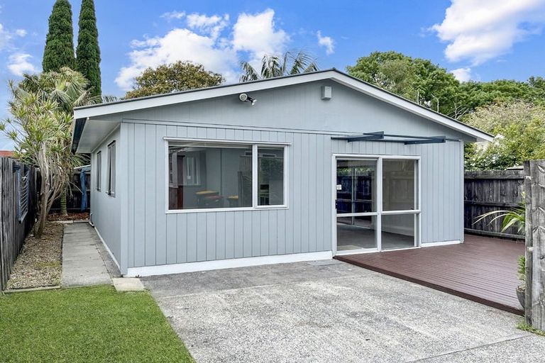 Photo of property in 12 Waterfront Road, Mangere Bridge, Auckland, 2022