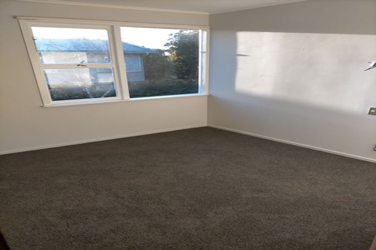 Photo of property in 22 Raymond Terrace, Northcote, Auckland, 0627