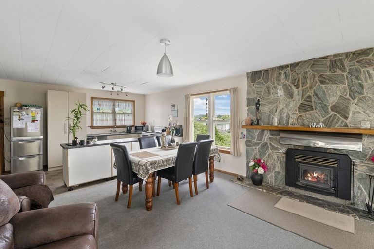 Photo of property in 686 Waikawa Beach Road, Waikawa Beach, Levin, 5573