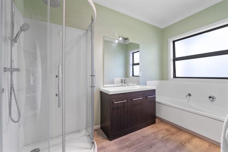 Photo of property in 195 Heta Road, Highlands Park, New Plymouth, 4312