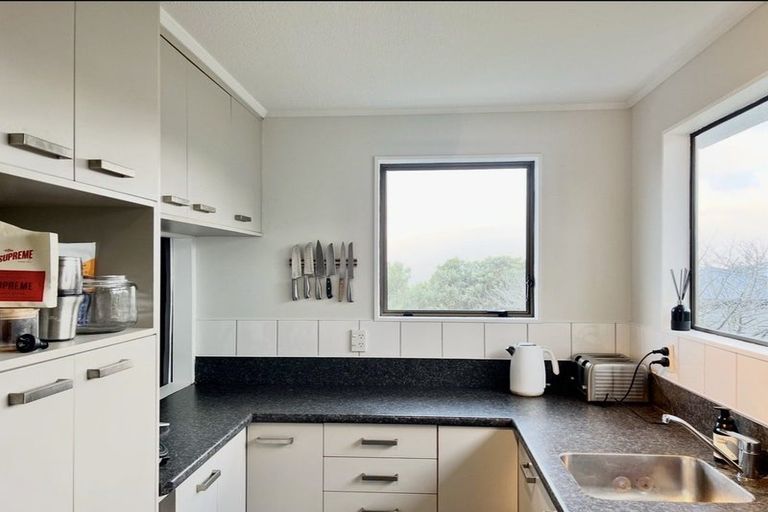 Photo of property in 32 Wisteria Grove, Maungaraki, Lower Hutt, 5010