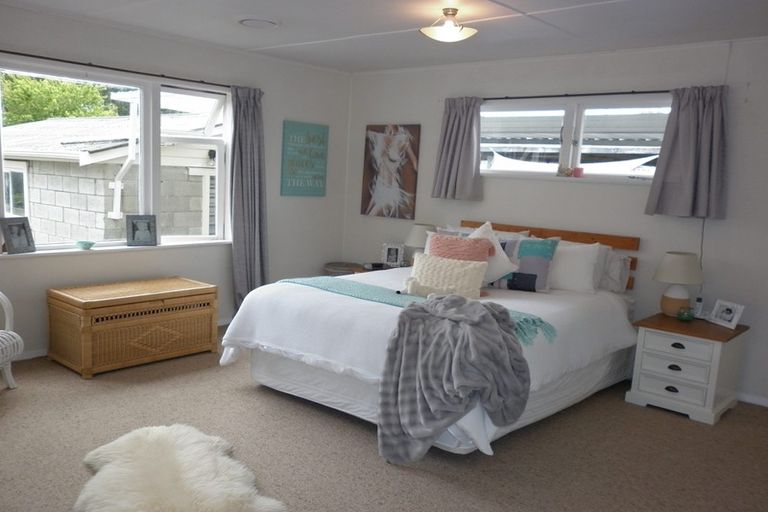 Photo of property in 21 Philip Street, Carterton, 5713