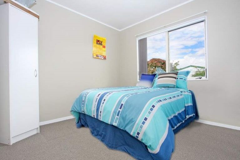 Photo of property in 2/25 Solveig Place, Randwick Park, Auckland, 2105